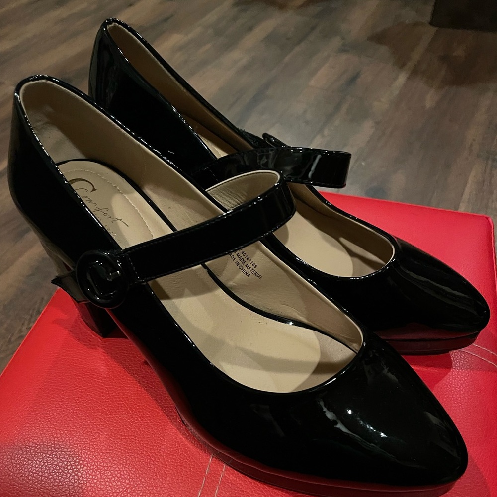 Platform Mary Jane Shoes, Size 9W.  NWOT.  These Shoes, bold and beautiful